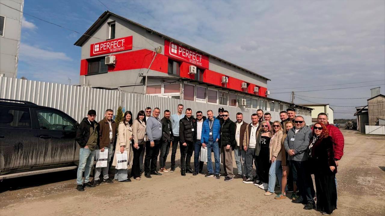 Дружній візит Першого віконного клубу України на виробництво «Вікна Перфект» у Тернополі